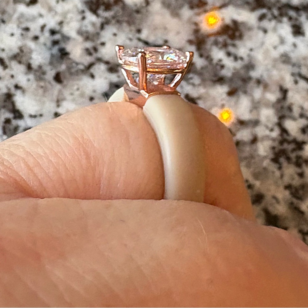♥️💖 NWT Rinfit SILICONE WEDDING RING Huge Oval Cut CZ Ivory & Rose Gold - Picture 6 of 8